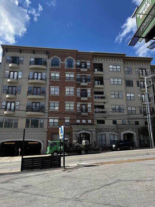 Building Photo - 1803 Broadway