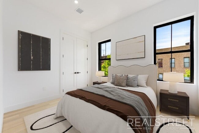 Foto del edificio - Brand new 4 Bed 3 Bath in Williamsburg