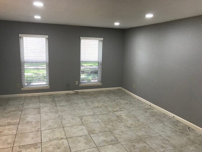 Foto del edificio - 10379 Briar Forest Dr