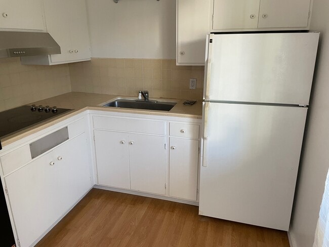 Building Photo - 300 Cortland Ave