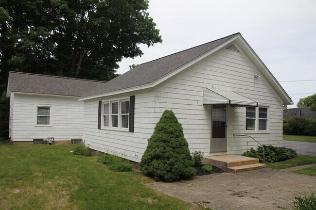 Building Photo - 417 S Main St