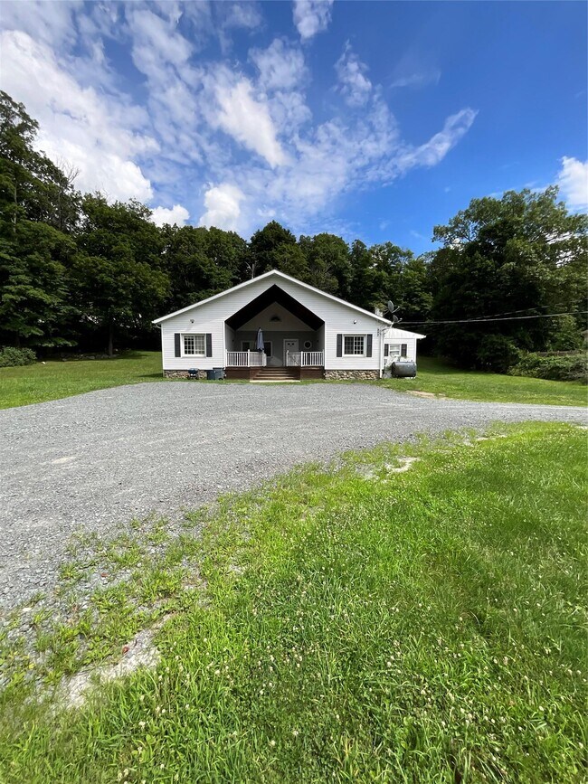 Foto del edificio - 287 Seven Springs Mountain Rd