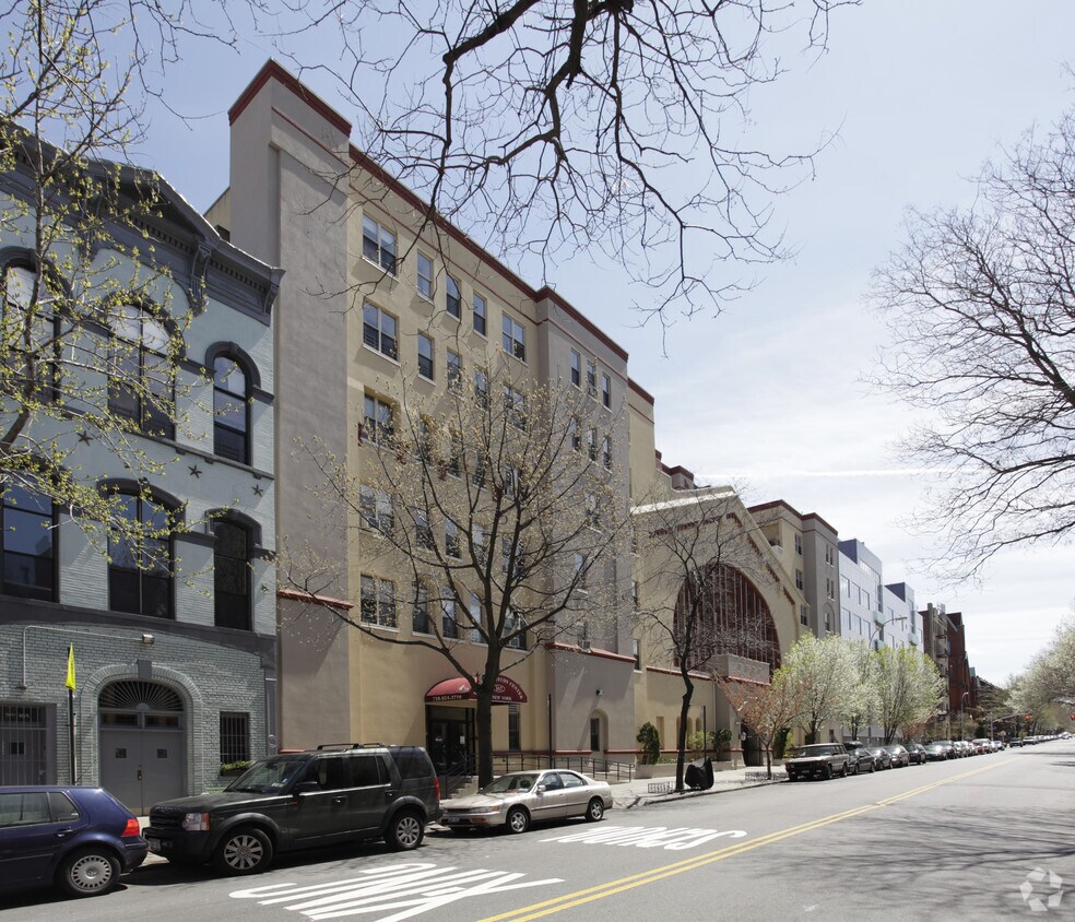 Foto principal - 171 Clermont Ave