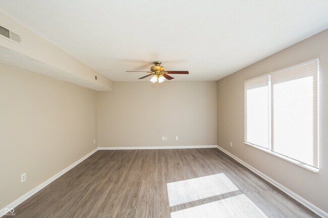 Building Photo - 6002 Tybalt Dr