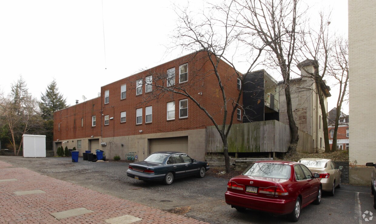 Building Photo - 6023-6033 Walnut St