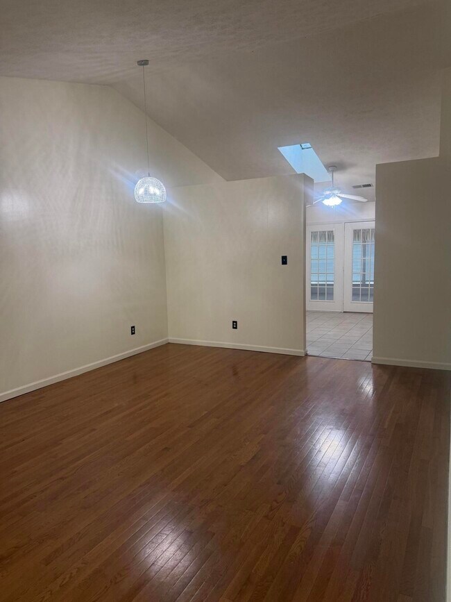 Foto del edificio - 837 Ridgebrook Rd