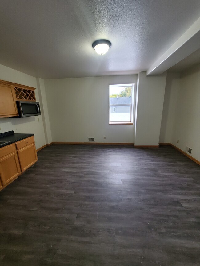 Building Photo - Gorgeous Southside Studio Apartment