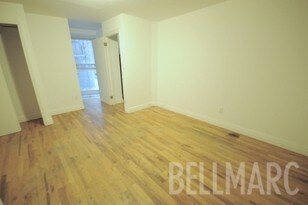 Building Photo - 213 Water St