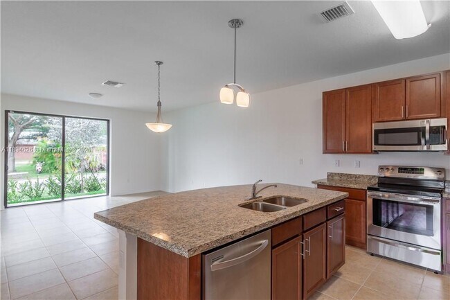 Building Photo - 6301 S Station Square