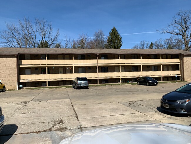 Building Photo - 1320 Bailey Rd