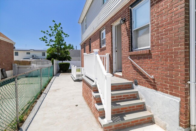 Building Photo - 191 Raff Ave