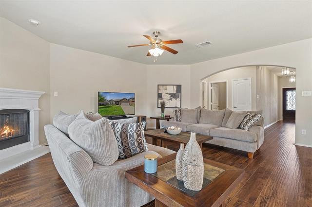Foto del edificio - 2048 Forest Meadow Dr