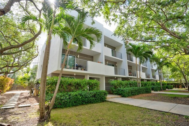 Building Photo - 7541 SW 61st Ave