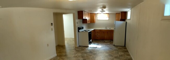 Building Photo - 2 bedroom 1 bath basement duplex with larg...