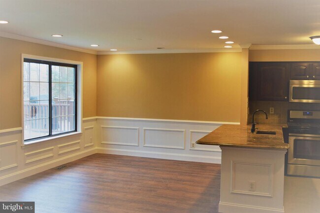 Building Photo - 30 5 Crown Royal Cir
