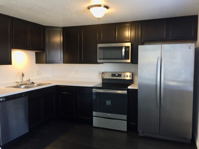 Building Photo - Beautiful 2 Bedroom Apartment