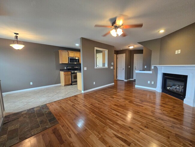 Foto del edificio - High End Duplex on Normal's East Side!