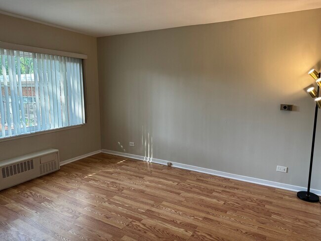 Foto del edificio - 606 Green Bay Rd