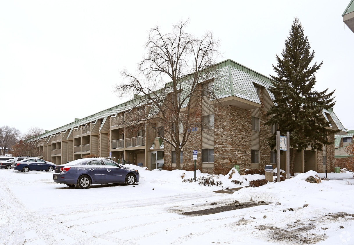 Larpenteur estates Apartments in Saint Paul, MN