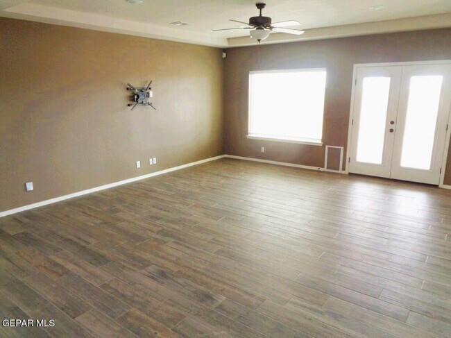 Foto del edificio - 13513 Coldham St