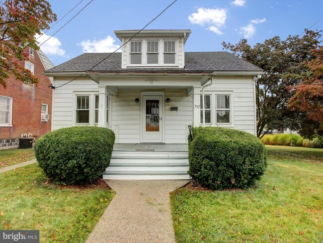 Foto del edificio - 557 N Franklin St