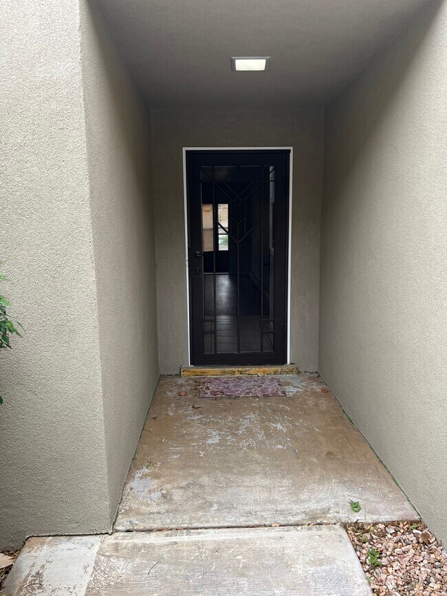 Building Photo - 6309 Quemado Dr NE