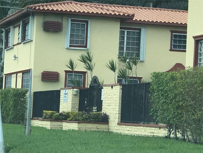 Foto del edificio - 661 SW 11th St