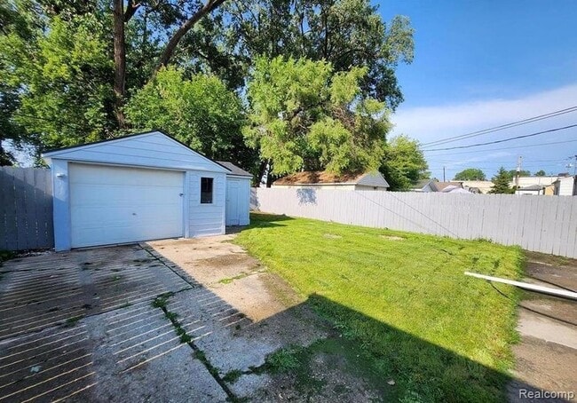 Foto del edificio - 1761 E Milton Ave