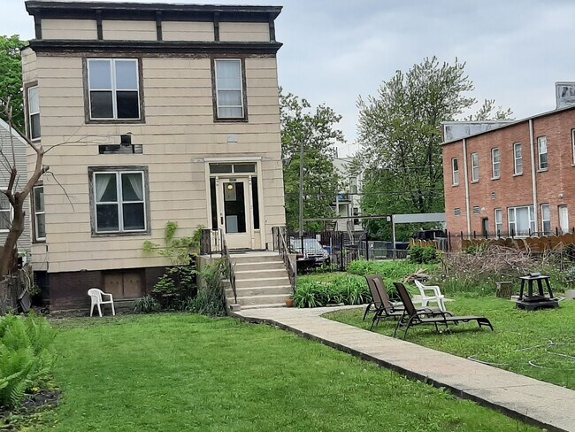 Foto del edificio - 1746 N Kedzie Ave