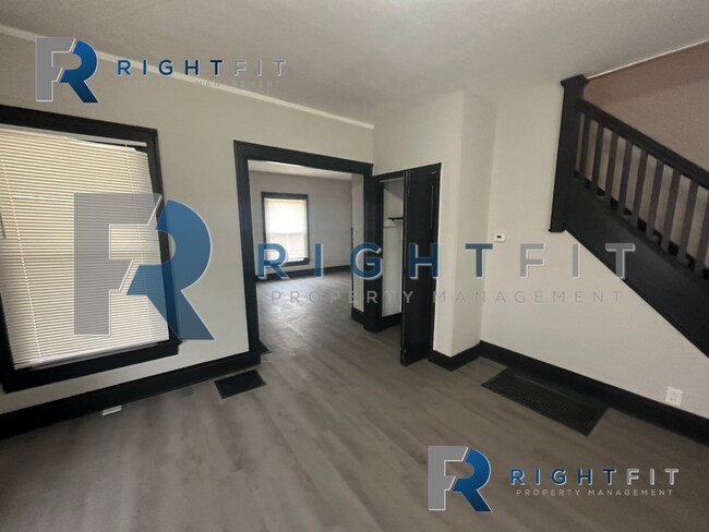 Building Photo - Charming Home in Dayton