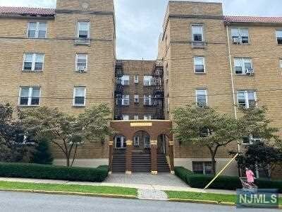 Primary Photo - 222 Christie St