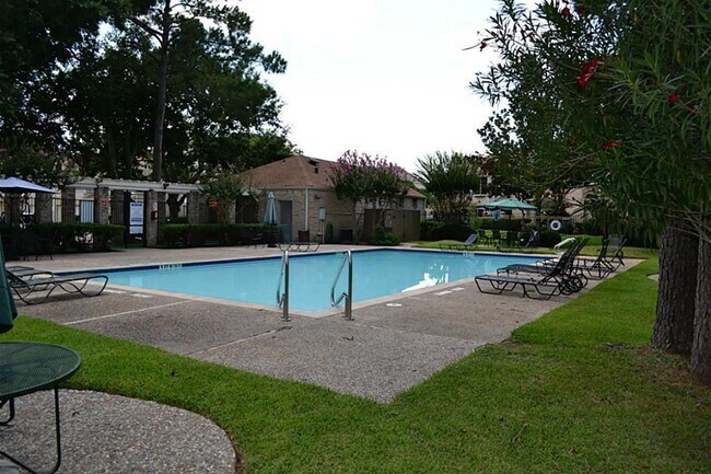 Foto del edificio - 800 Country Pl Dr