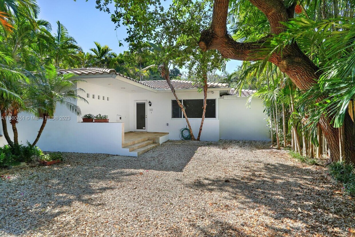 Primary Photo - 4050 Loquat Ave