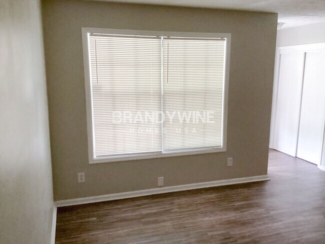 Building Photo - One month FREE RENT!!