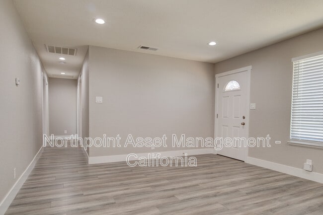 Foto del edificio - 6820 37th Ave