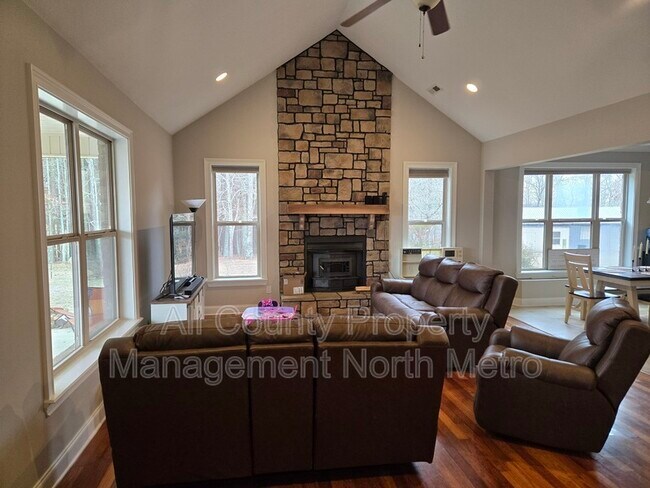 Building Photo - 2068 Corinth Rd