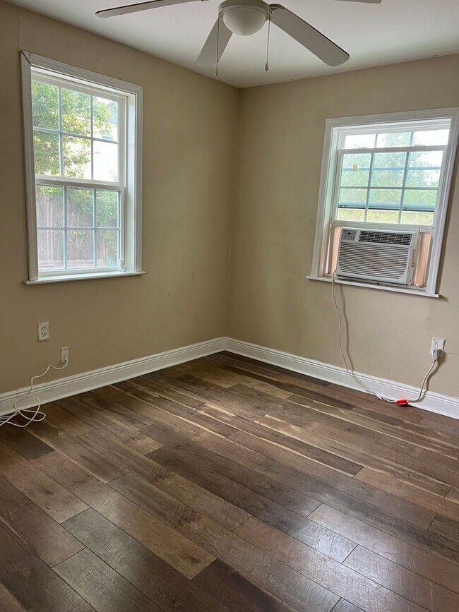 Building Photo - Jackson Barracks Single