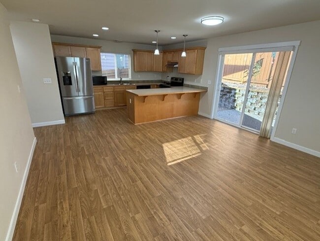 Foto del edificio - LYNNWOOD 3 BED, 2.5 BATH HOME FOR RENT; AV...