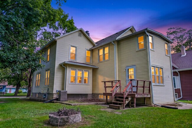 Foto del edificio - 521 W Whitewater St