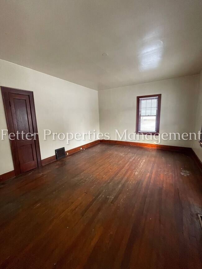 Foto del edificio - 1651 Burdette Ave