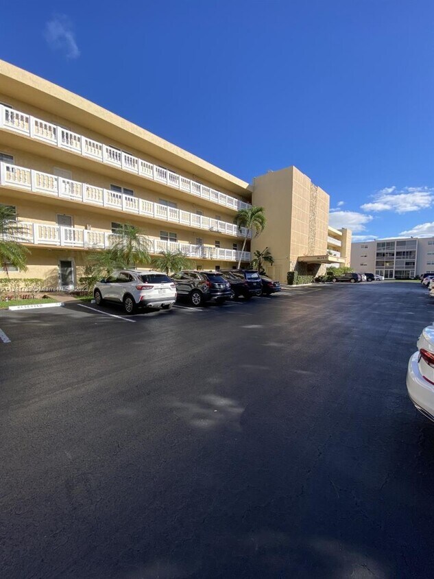 1025 SE 3rd Ave Unit 102, Dania Beach, FL 33004 Condo for Rent in