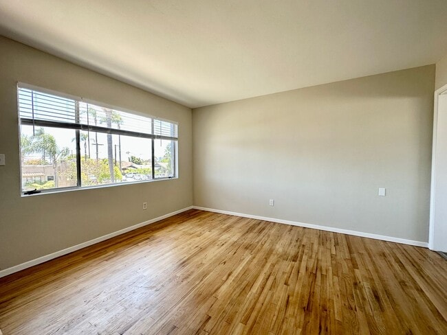 Building Photo - Charming Upstairs 1-Bedroom Apartment in South Park!