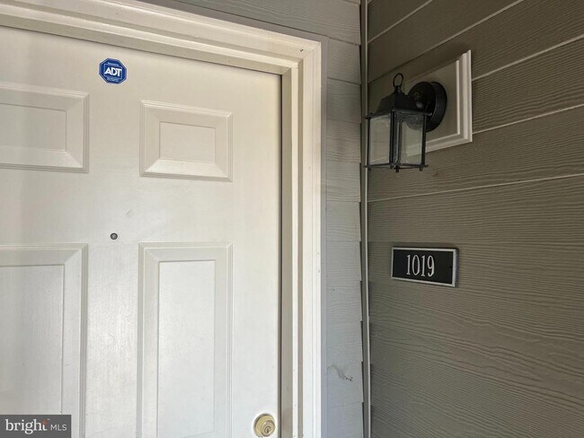 Foto del edificio - 1019 Ravens Crest Dr