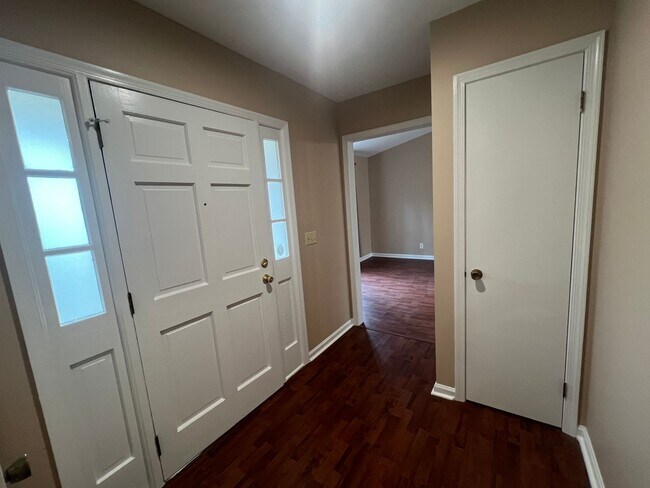 Foto del edificio - 1201 Linton Ct