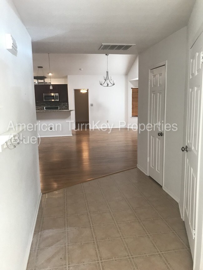 Building Photo - 758 Briarbend Dr