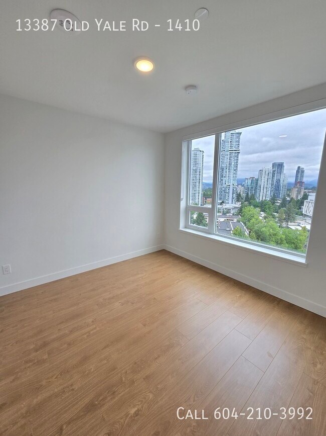 Photo du bâtiment - New Condo in The Holland Two