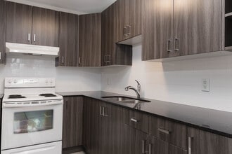 Building Photo - Ekota Manor