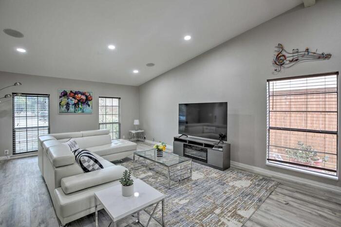 Foto principal - 3210 Collins Blvd
