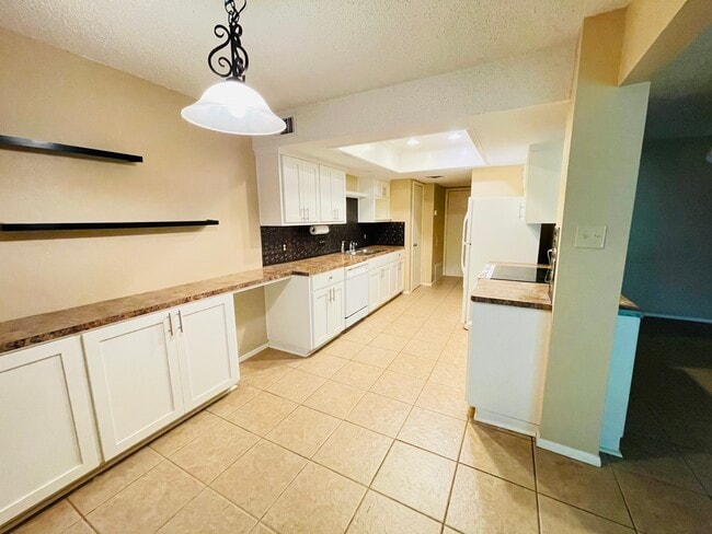 Building Photo - 9011 Sawtooth Ln