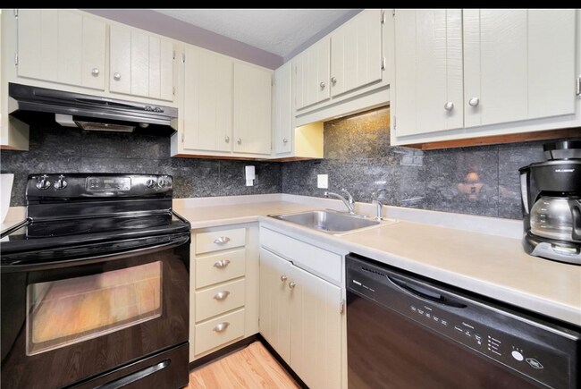 Building Photo - 535 Straight Creek Dr